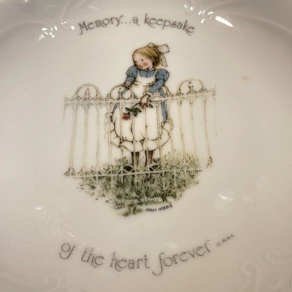 Vintage 1976 Holly Hobbie Porcelain Decor Plate - Picture 2 of 5